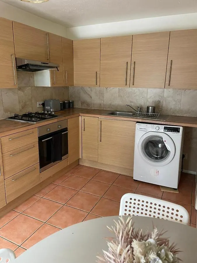 Lovely 4 Bedroom 2 Bathroom Home London 0*,  United Kingdom