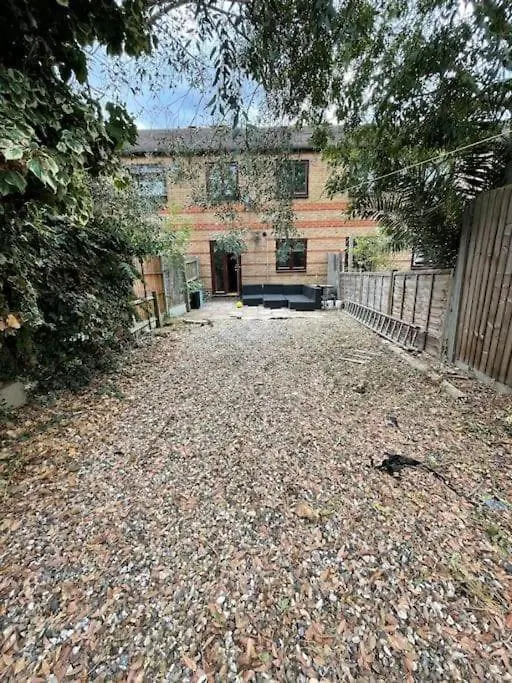 Lovely 4 Bedroom 2 Bathroom Home London